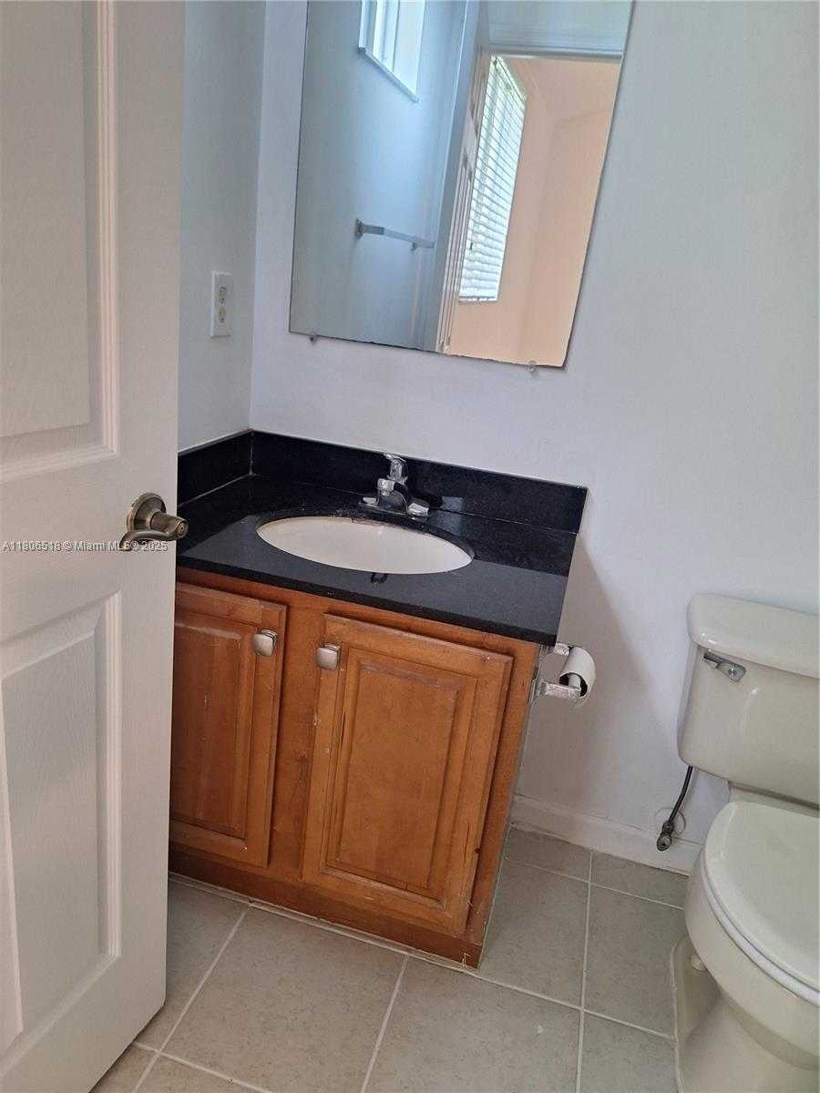 Small Image of 6621 WINFIELD BLVD #1, Margate Number 14
