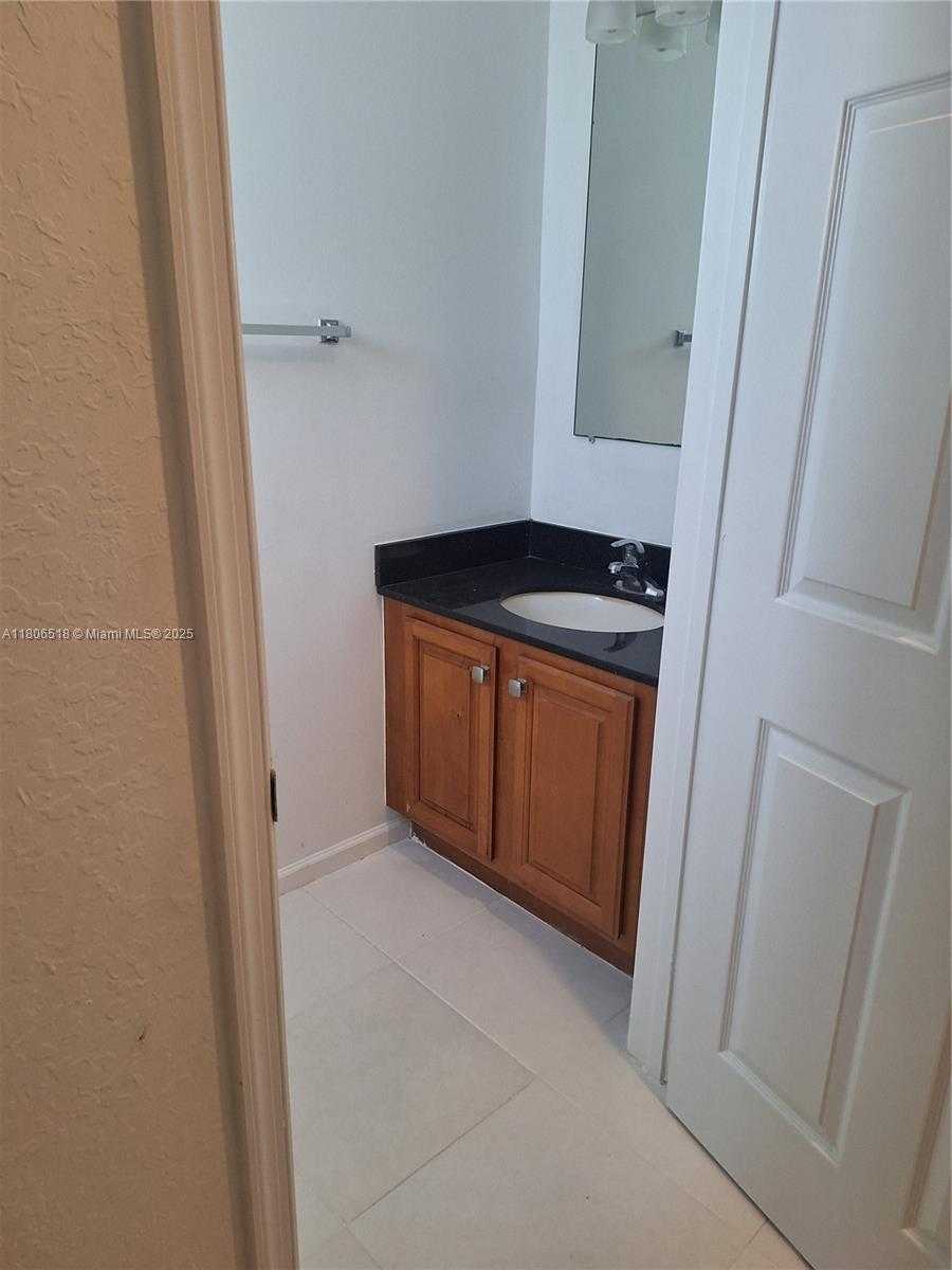 Small Image of 6621 WINFIELD BLVD #1, Margate Number 15