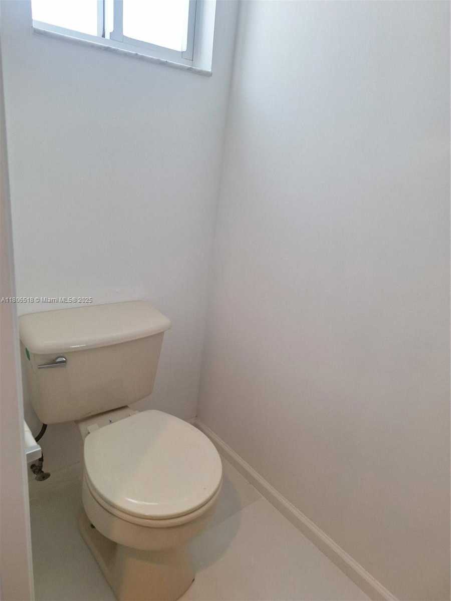 Small Image of 6621 WINFIELD BLVD #1, Margate Number 16