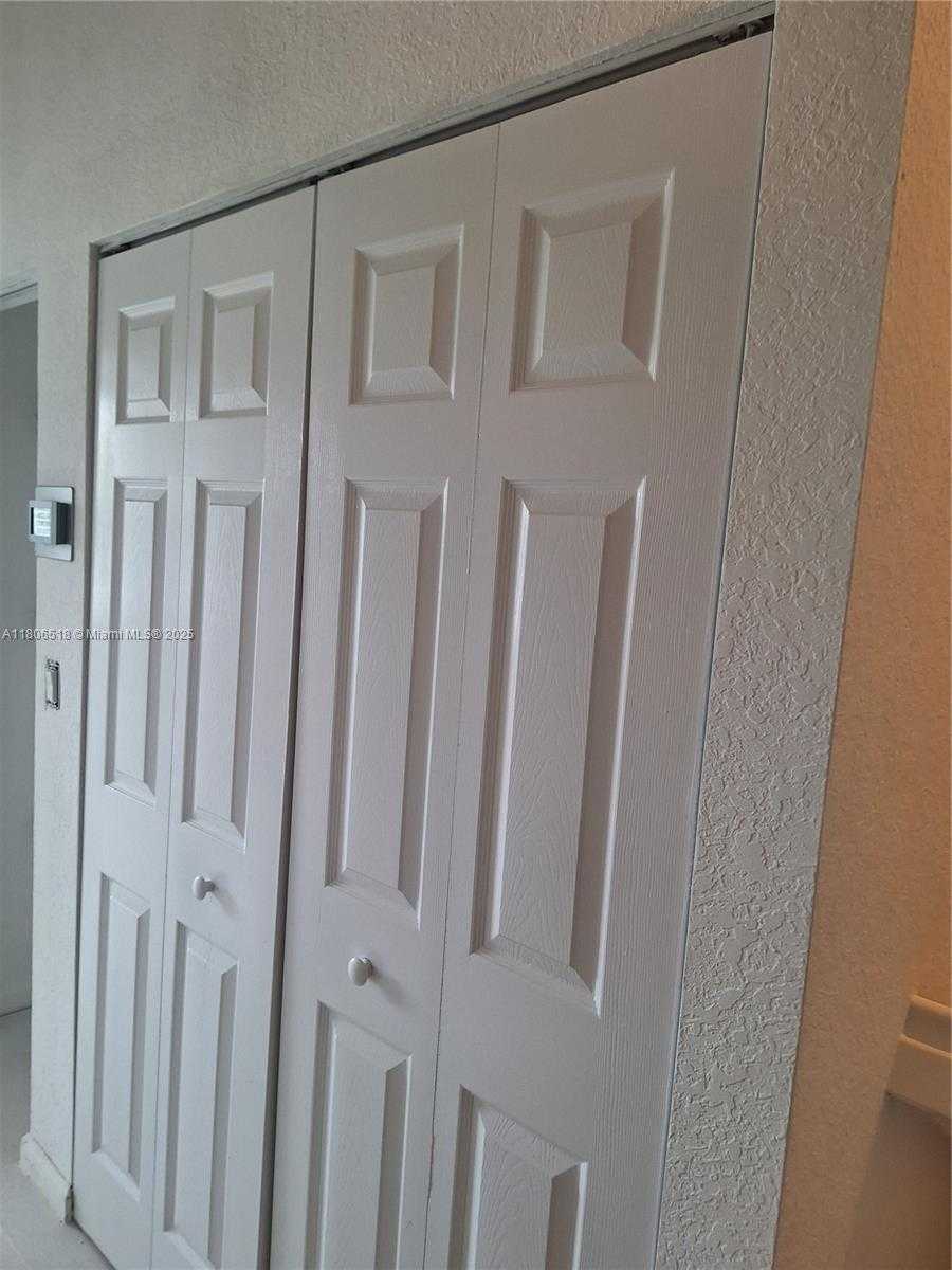 Small Image of 6621 WINFIELD BLVD #1, Margate Number 17