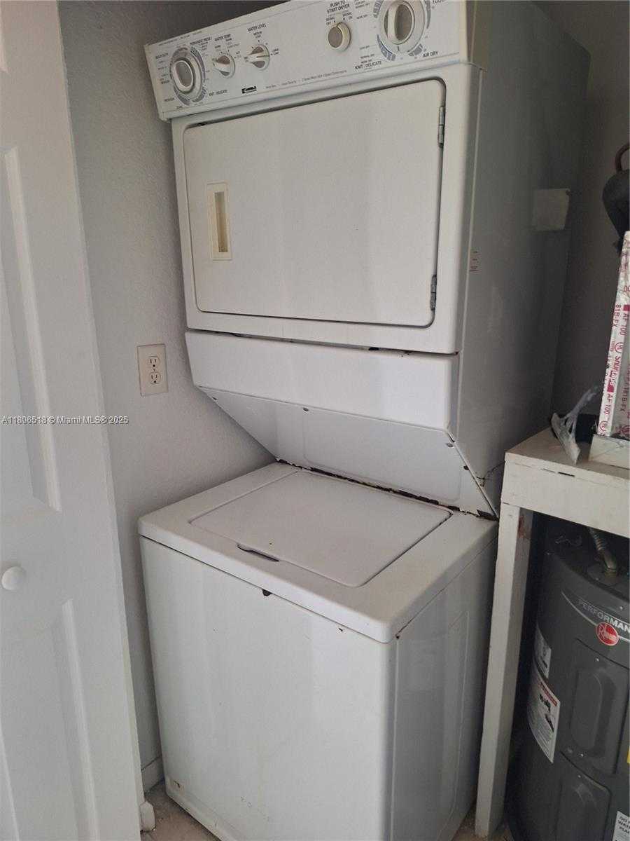 Small Image of 6621 WINFIELD BLVD #1, Margate Number 19