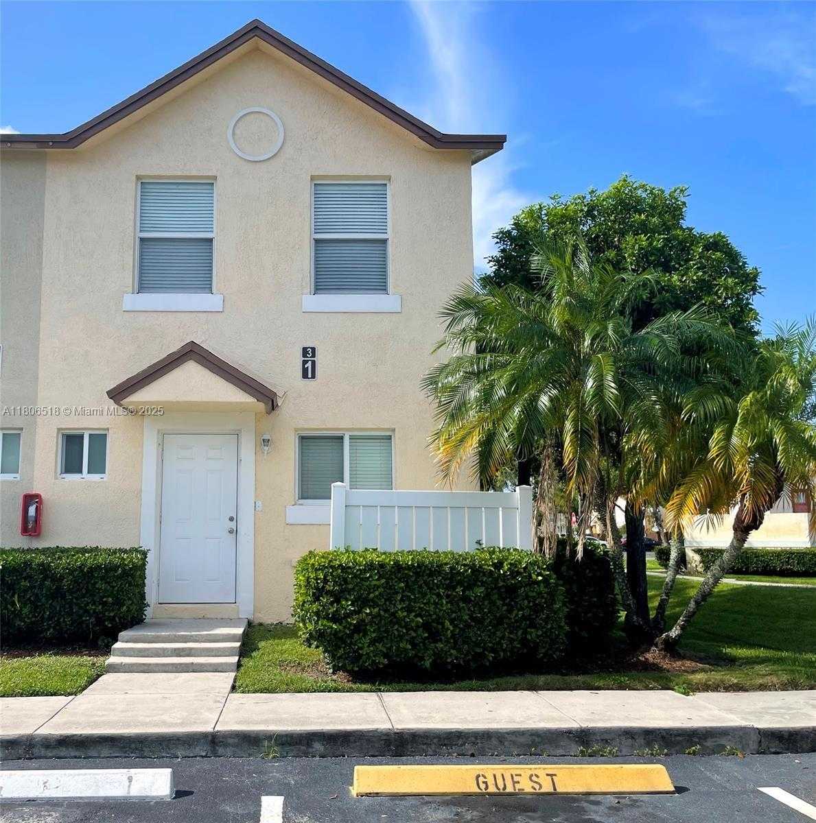 Small Image of 6621 WINFIELD BLVD #1, Margate Number 2