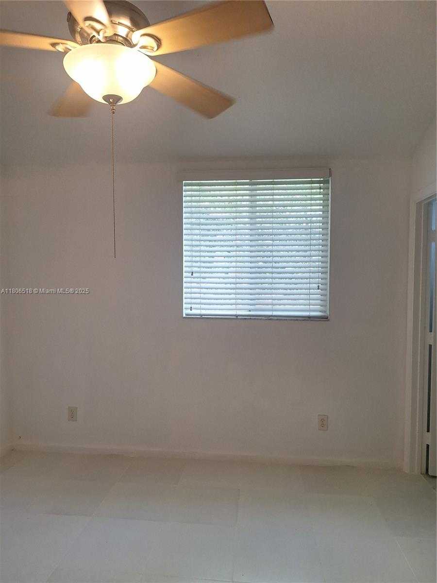 Small Image of 6621 WINFIELD BLVD #1, Margate Number 21
