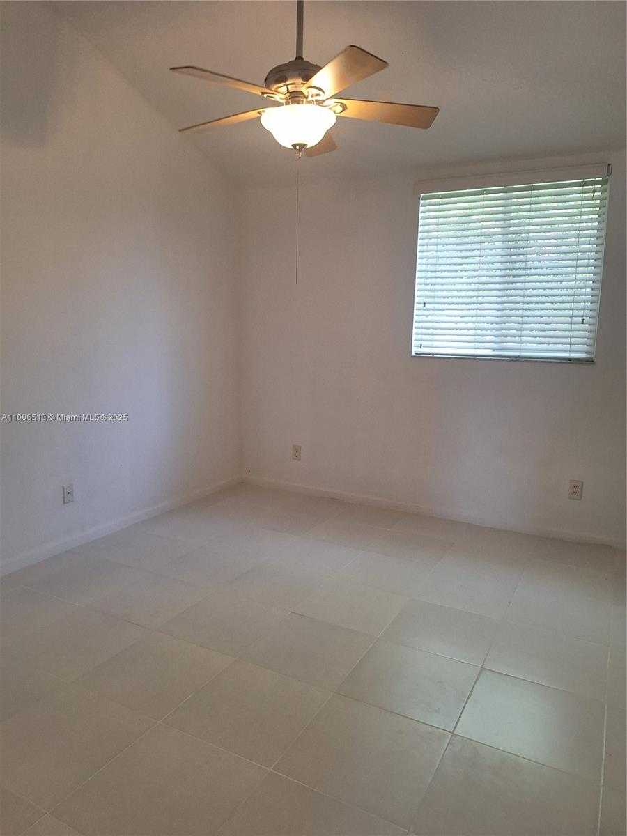 Small Image of 6621 WINFIELD BLVD #1, Margate Number 22