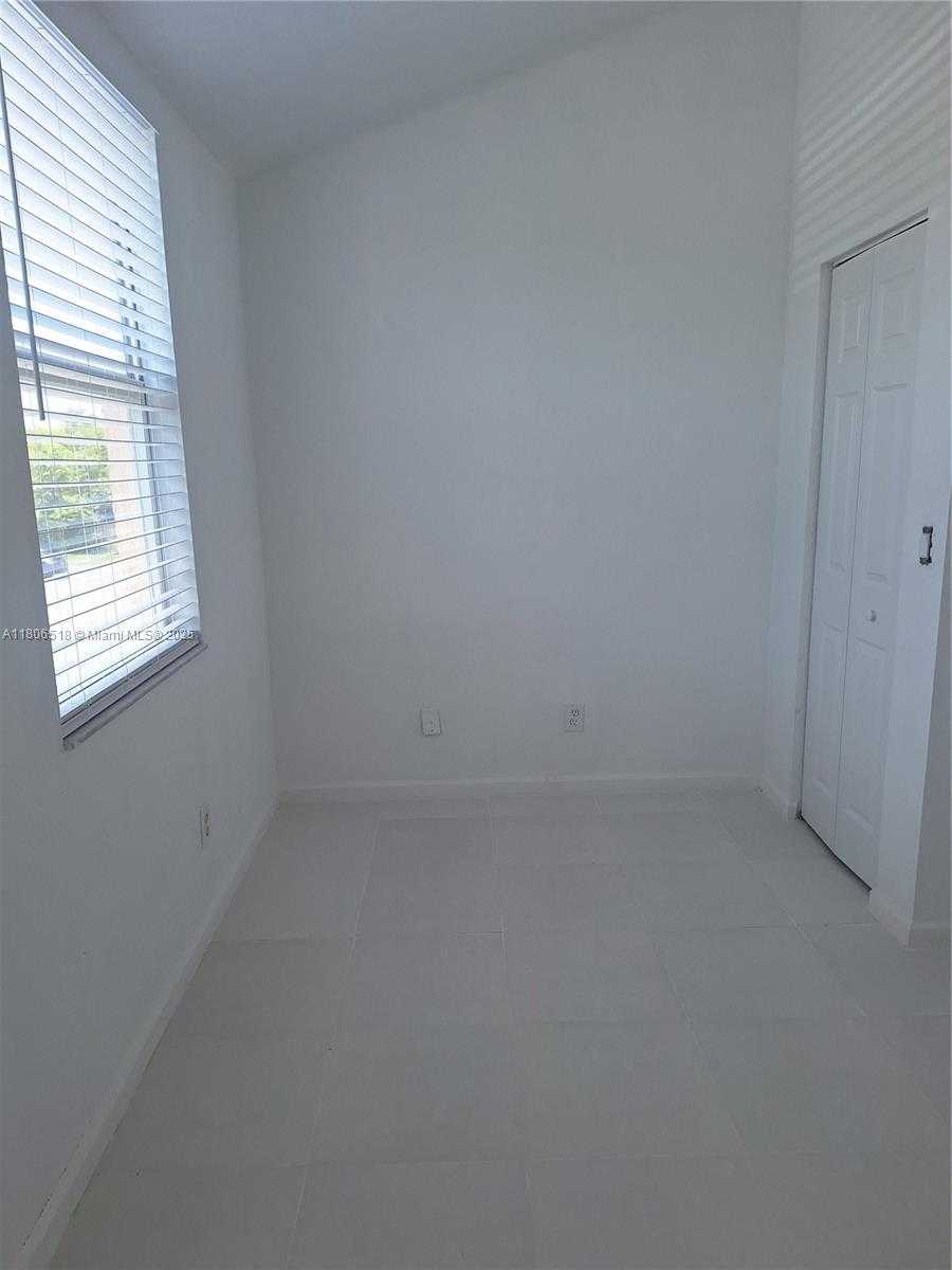 Small Image of 6621 WINFIELD BLVD #1, Margate Number 25
