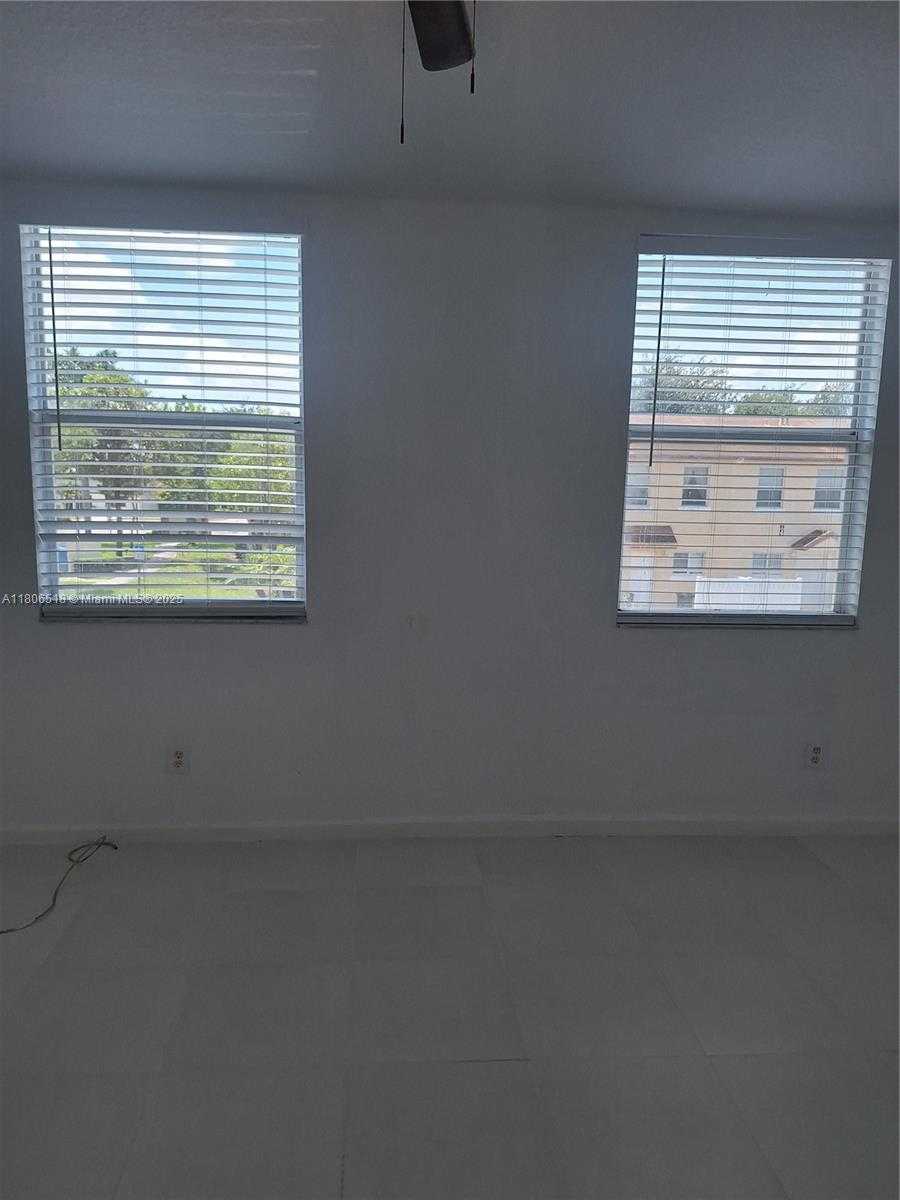 Small Image of 6621 WINFIELD BLVD #1, Margate Number 26