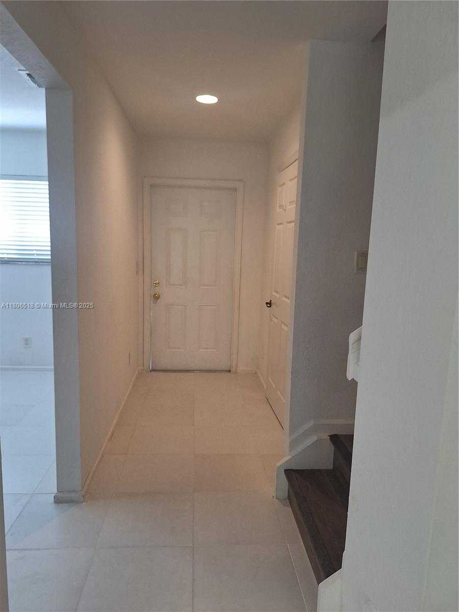 Small Image of 6621 WINFIELD BLVD #1, Margate Number 3