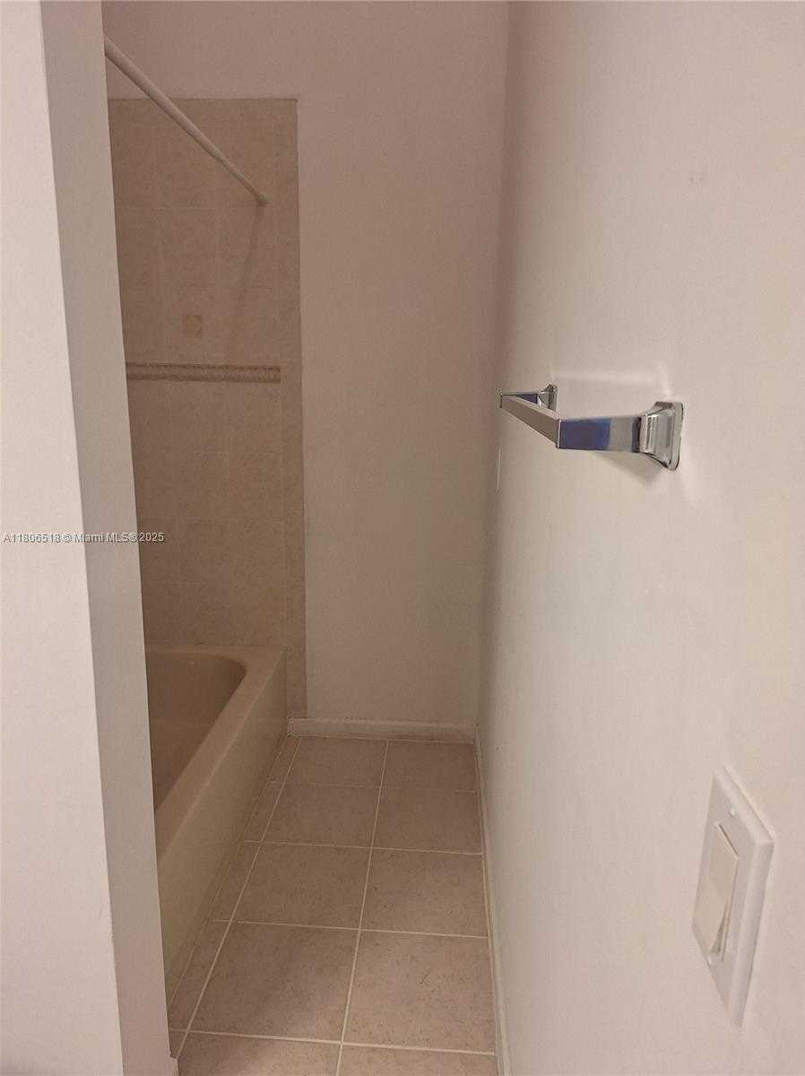 Small Image of 6621 WINFIELD BLVD #1, Margate Number 30
