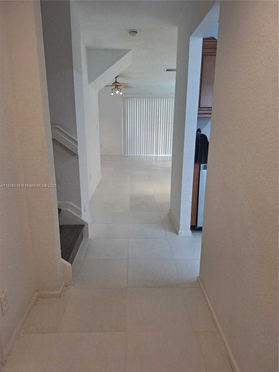 Small Image of 6621 WINFIELD BLVD #1, Margate Number 4