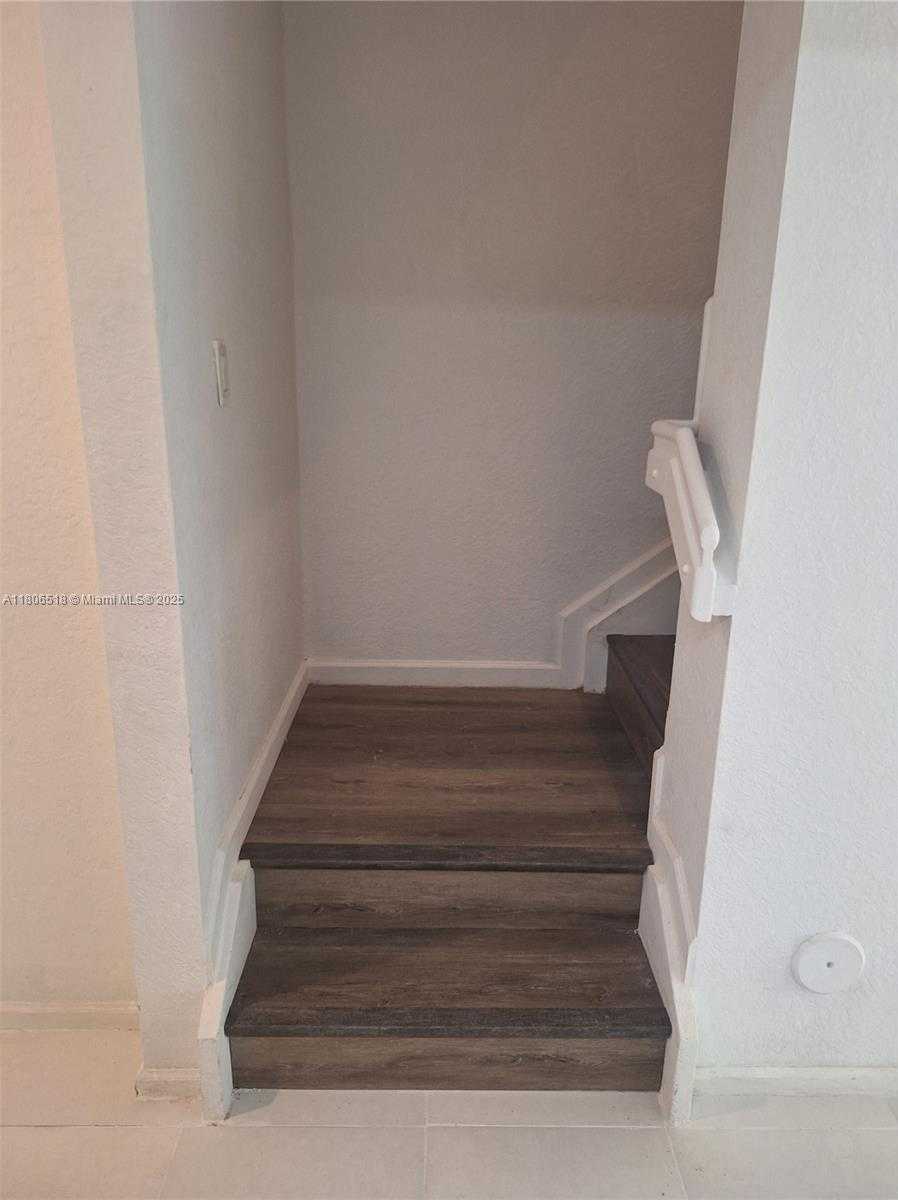 Small Image of 6621 WINFIELD BLVD #1, Margate Number 5