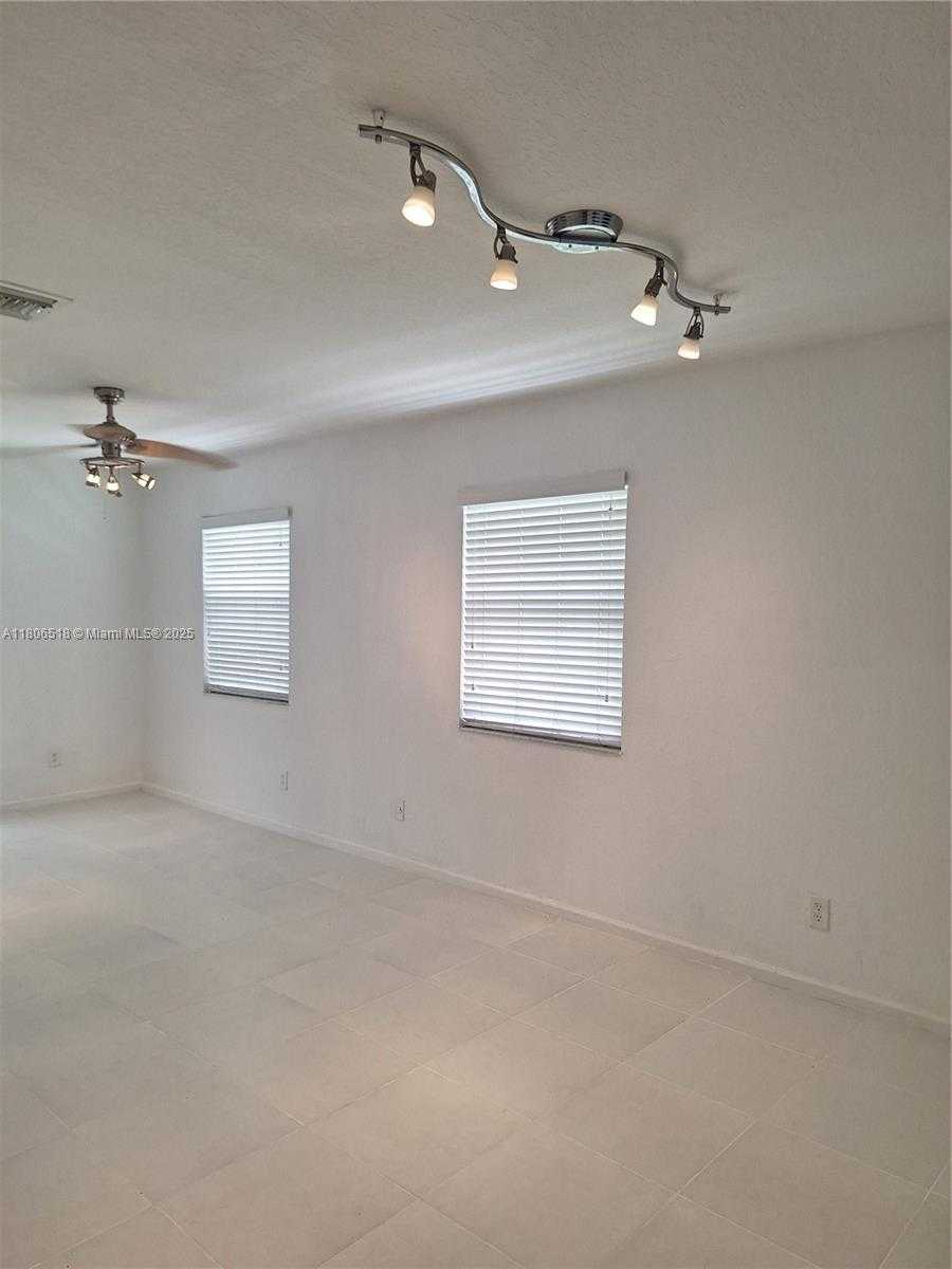 Small Image of 6621 WINFIELD BLVD #1, Margate Number 8
