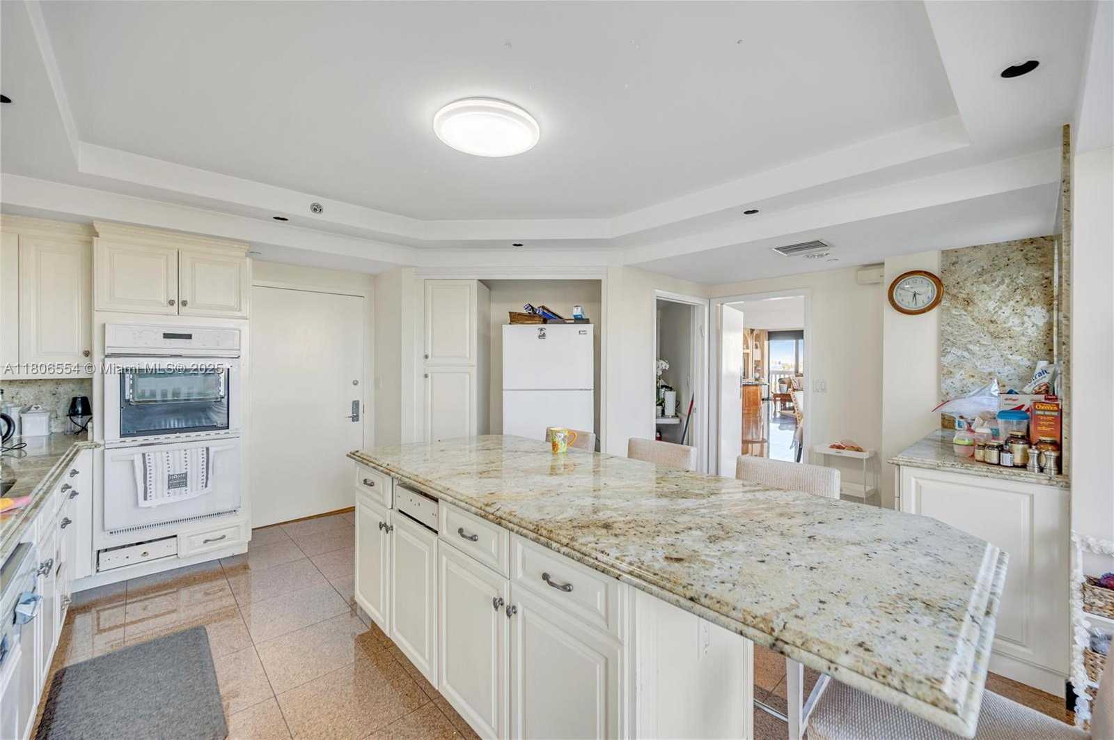 Small Image of 2000 ISLAND BLVD #806, Aventura Number 12
