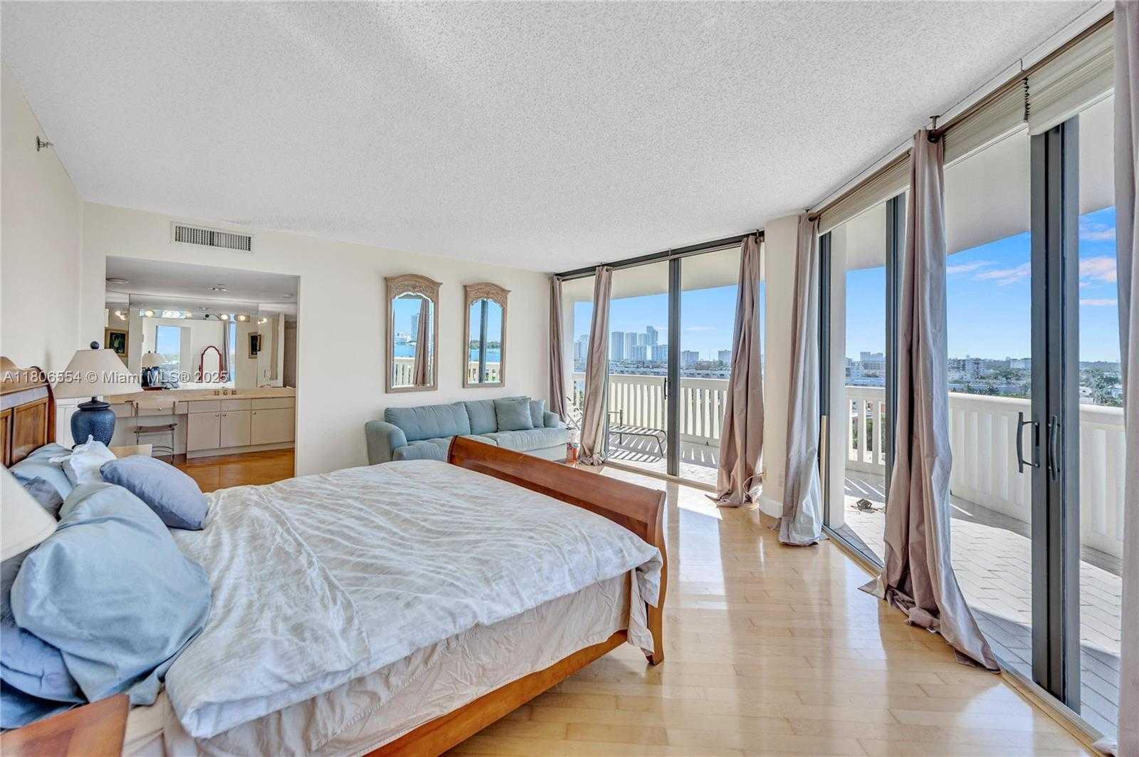 Small Image of 2000 ISLAND BLVD #806, Aventura Number 14