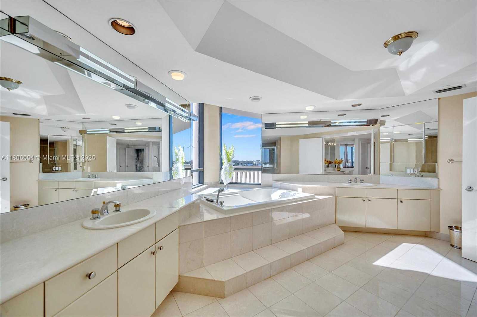 Small Image of 2000 ISLAND BLVD #806, Aventura Number 17