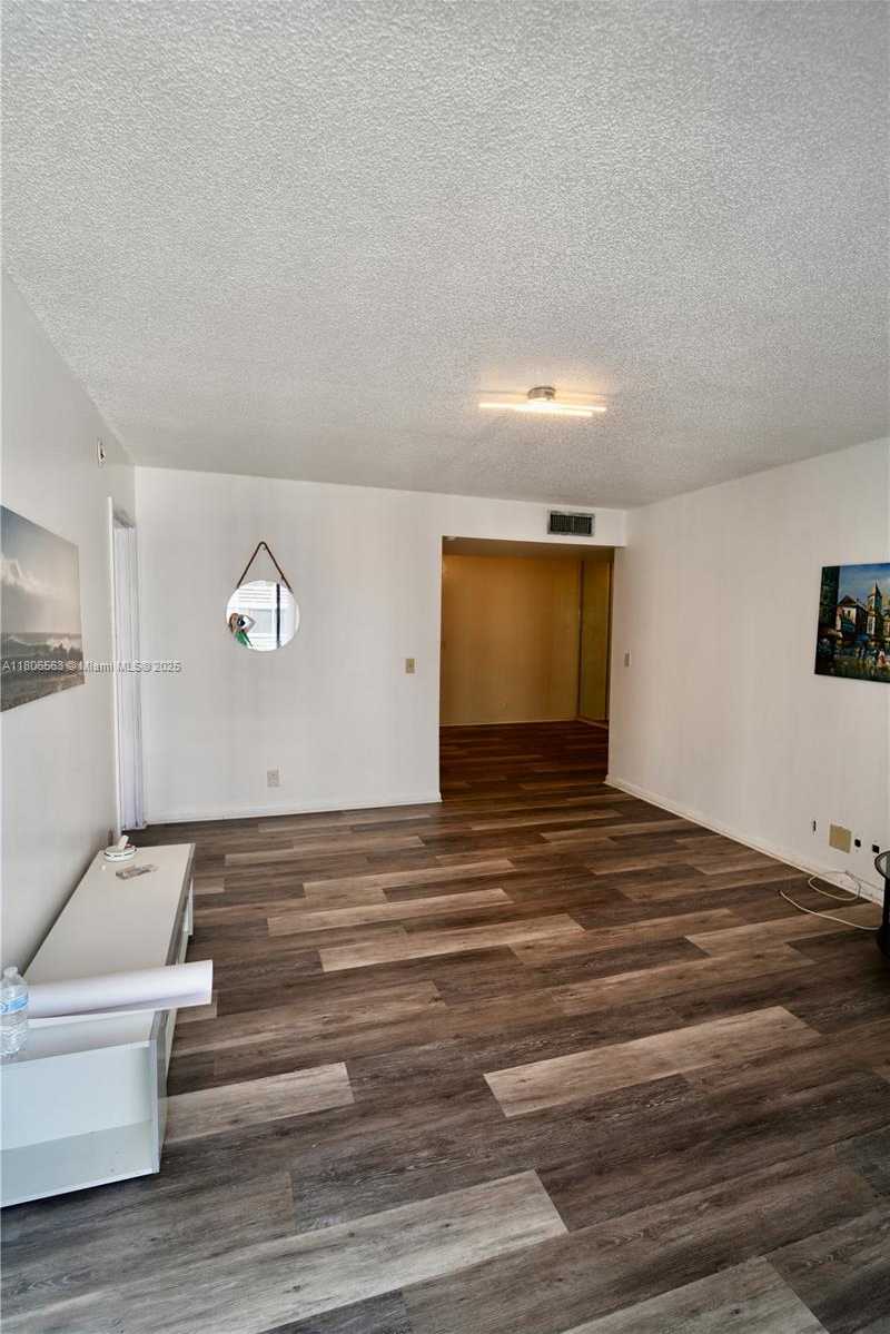 Small Image of 2821 NORTH MIAMI BEACH BLVD #4X, North Miami Beach Number 3