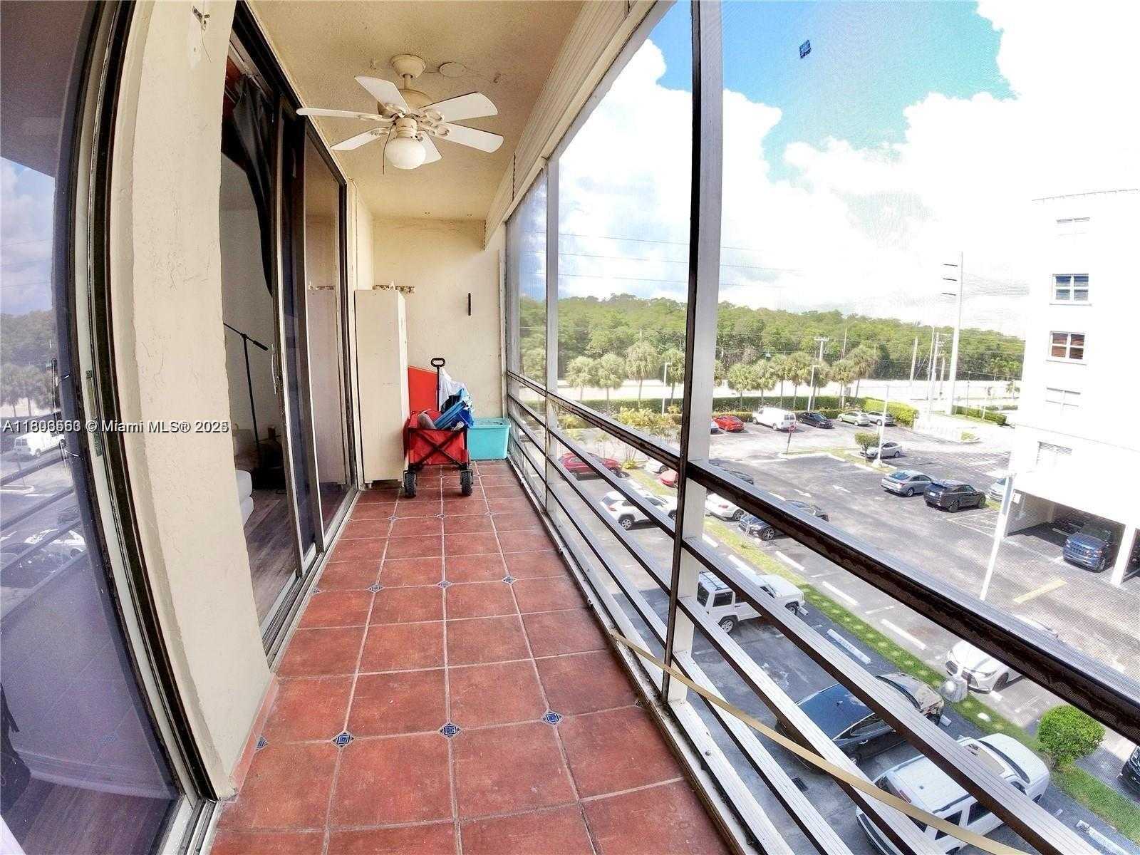 Small Image of 2821 NORTH MIAMI BEACH BLVD #4X, North Miami Beach Number 9