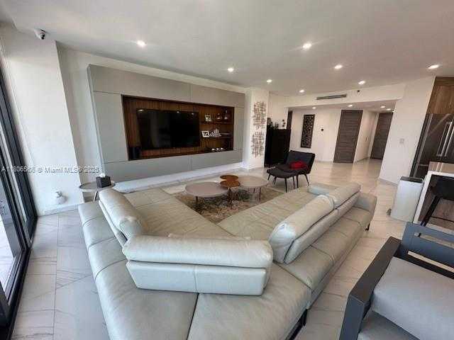 Small Image of 19500 TURNBERRY WAY #12A, Aventura Number 11