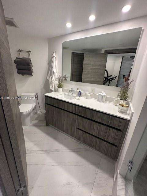 Small Image of 19500 TURNBERRY WAY #12A, Aventura Number 14