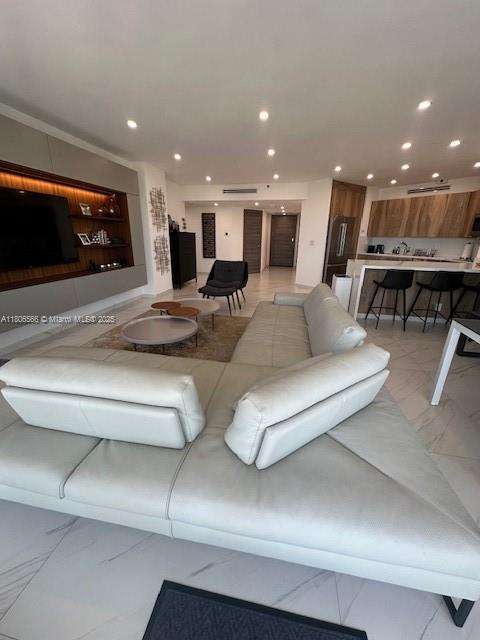 Small Image of 19500 TURNBERRY WAY #12A, Aventura Number 20