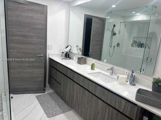 Small Image of 19500 TURNBERRY WAY #12A, Aventura Number 35
