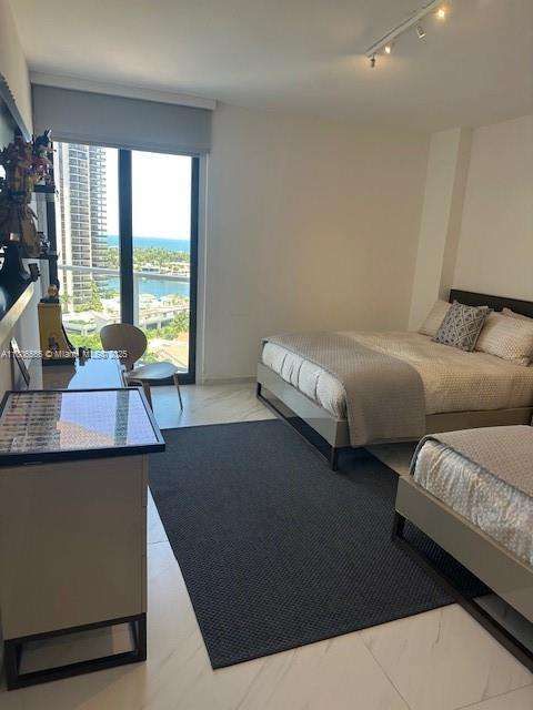 Small Image of 19500 TURNBERRY WAY #12A, Aventura Number 39