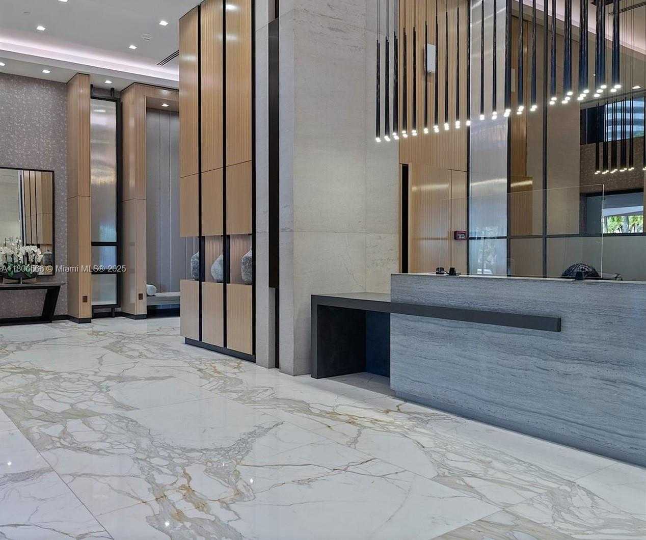Small Image of 19500 TURNBERRY WAY #12A, Aventura Number 4