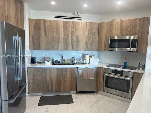 Small Image of 19500 TURNBERRY WAY #12A, Aventura Number 5