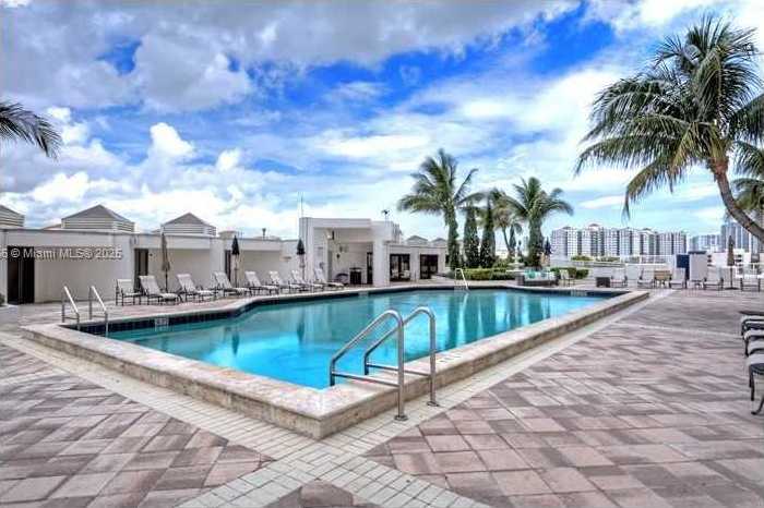 Small Image of 19500 TURNBERRY WAY #12A, Aventura Number 75