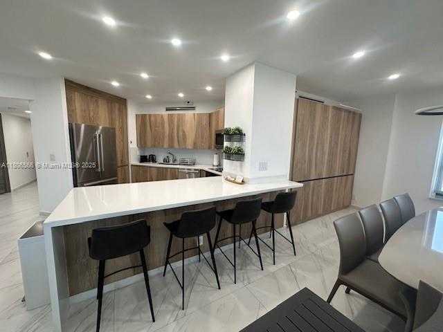 Small Image of 19500 TURNBERRY WAY #12A, Aventura Number 8