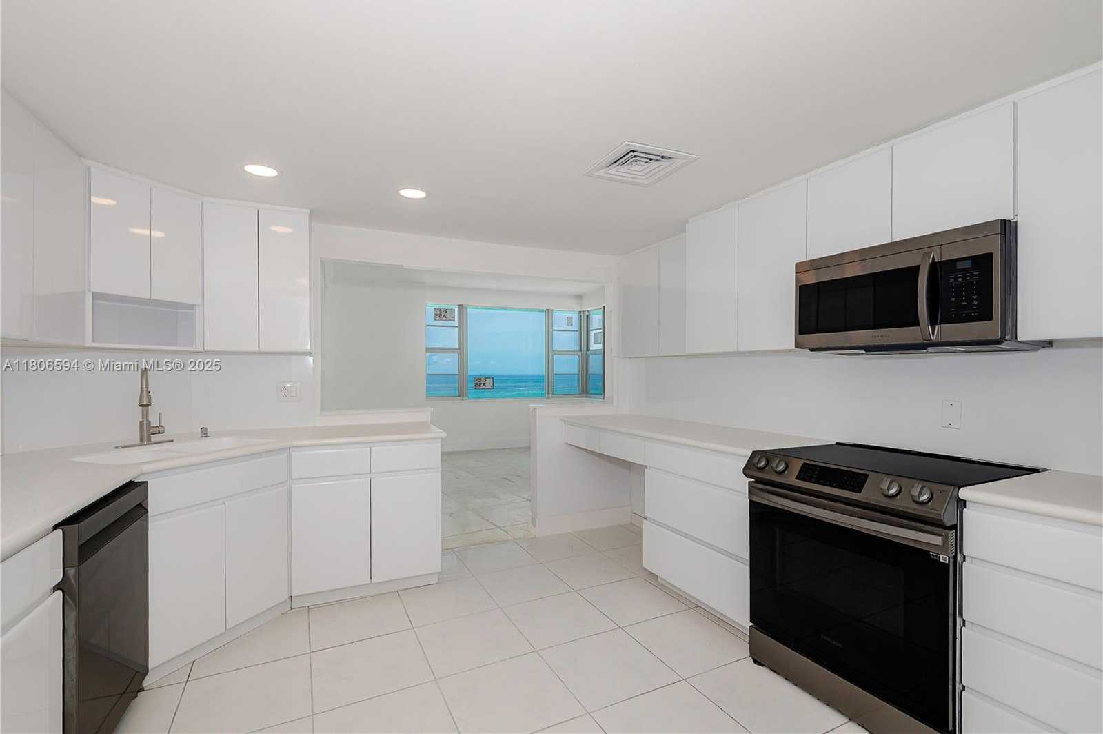 Small Image of 5255 COLLINS AVE #14D, Miami Beach Number 56