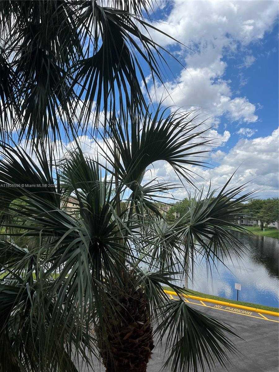 Small Image of 250 JACARANDA DR #303, Plantation Number 3