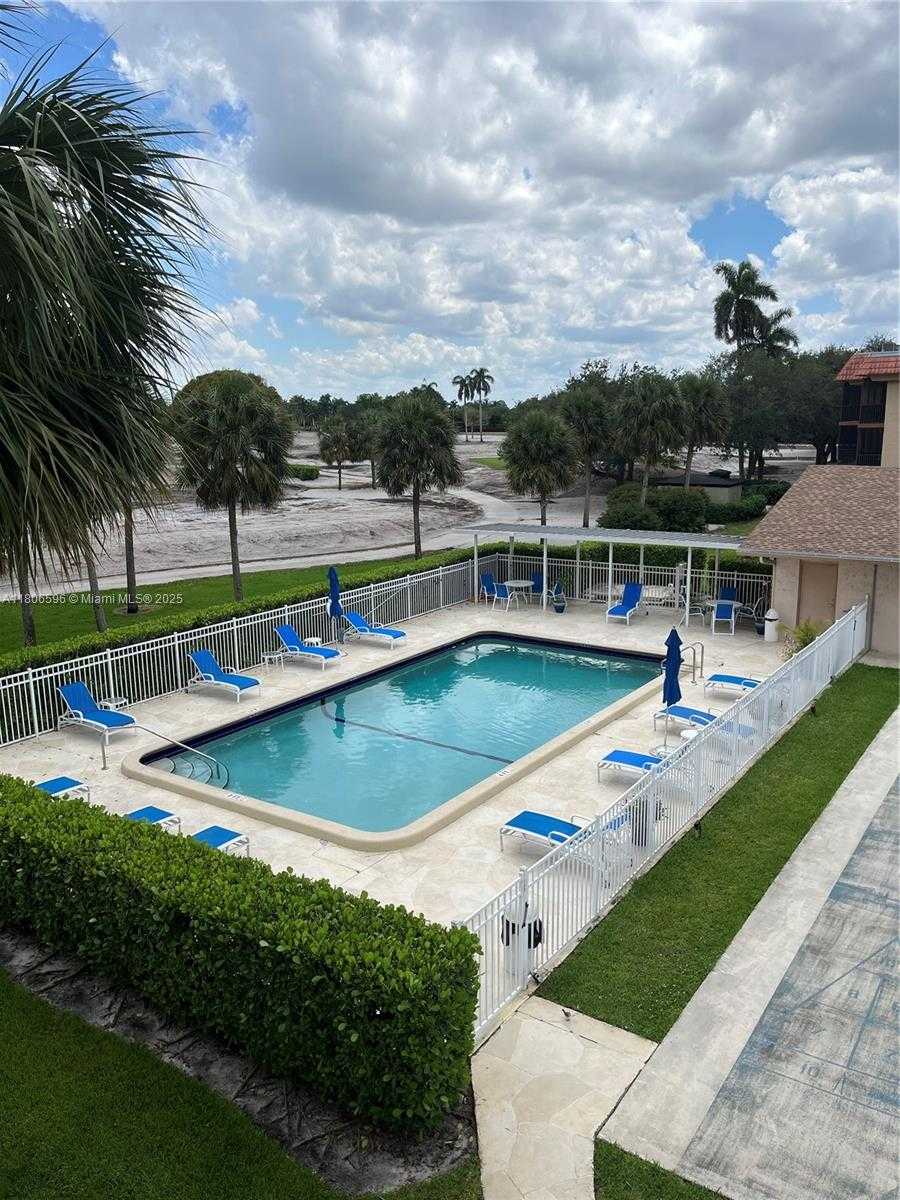 Small Image of 250 JACARANDA DR #303, Plantation Number 4