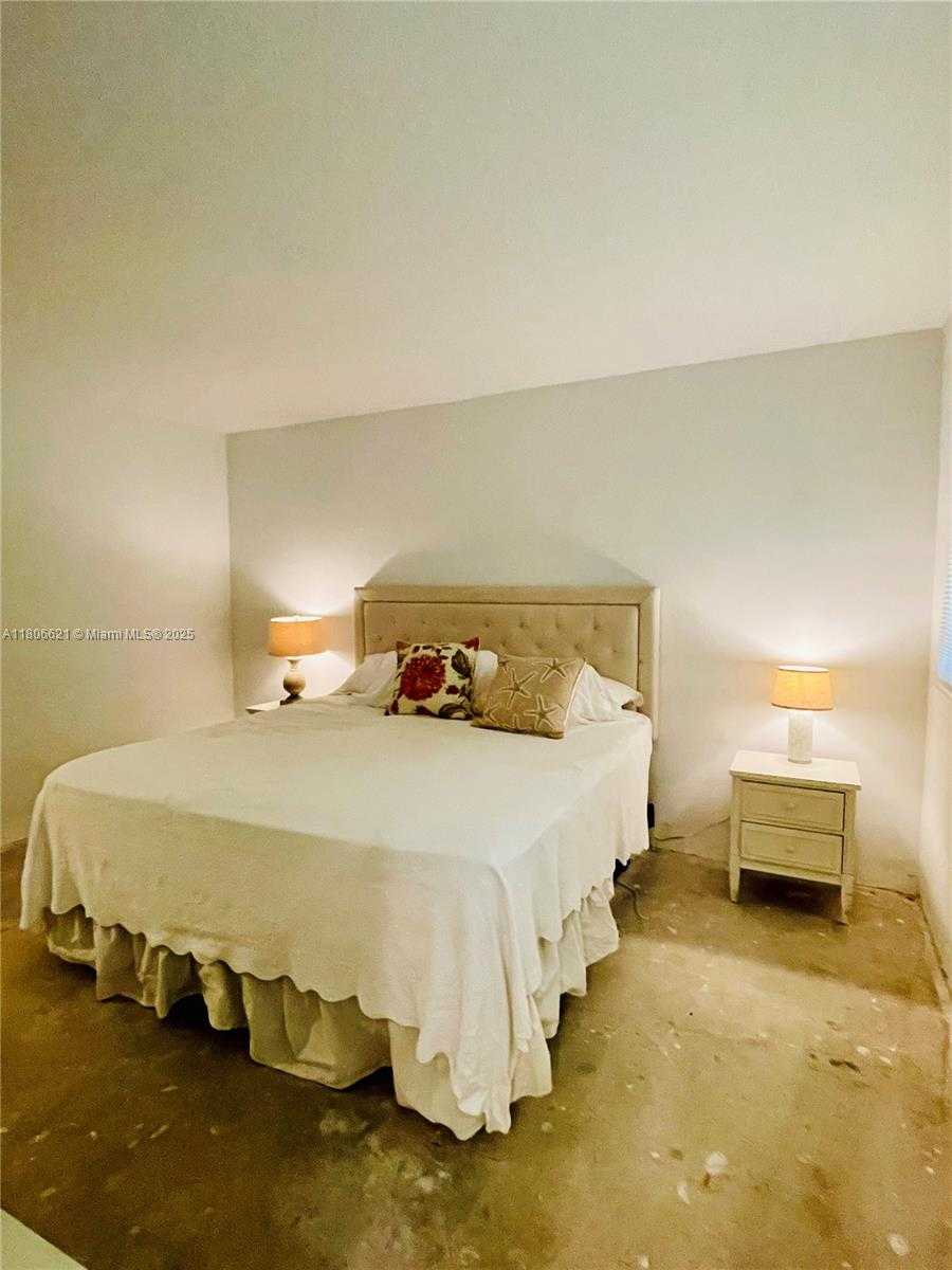 Small Image of 1000 HILLCREST CT #111, Hollywood Number 11