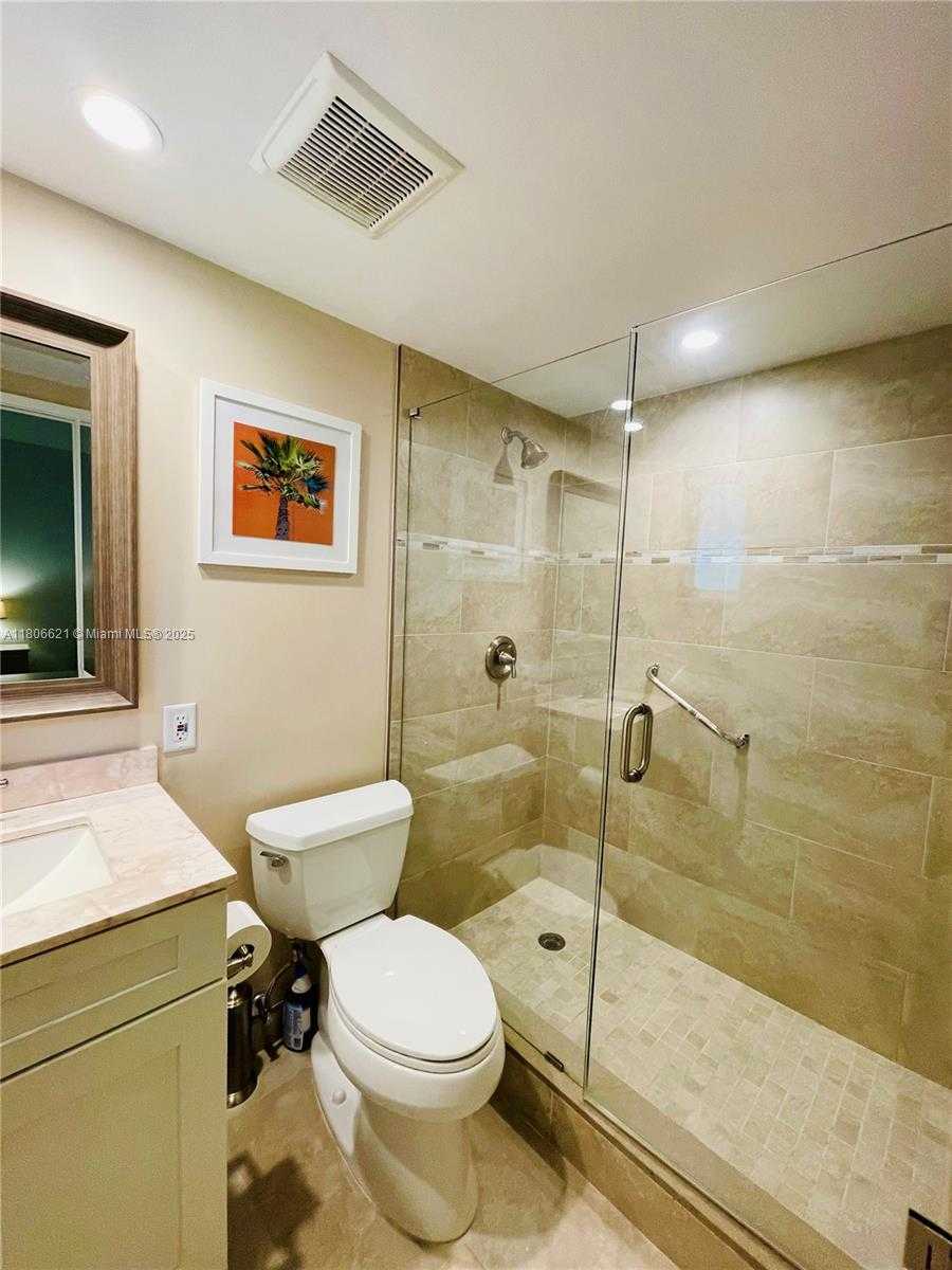 Small Image of 1000 HILLCREST CT #111, Hollywood Number 12
