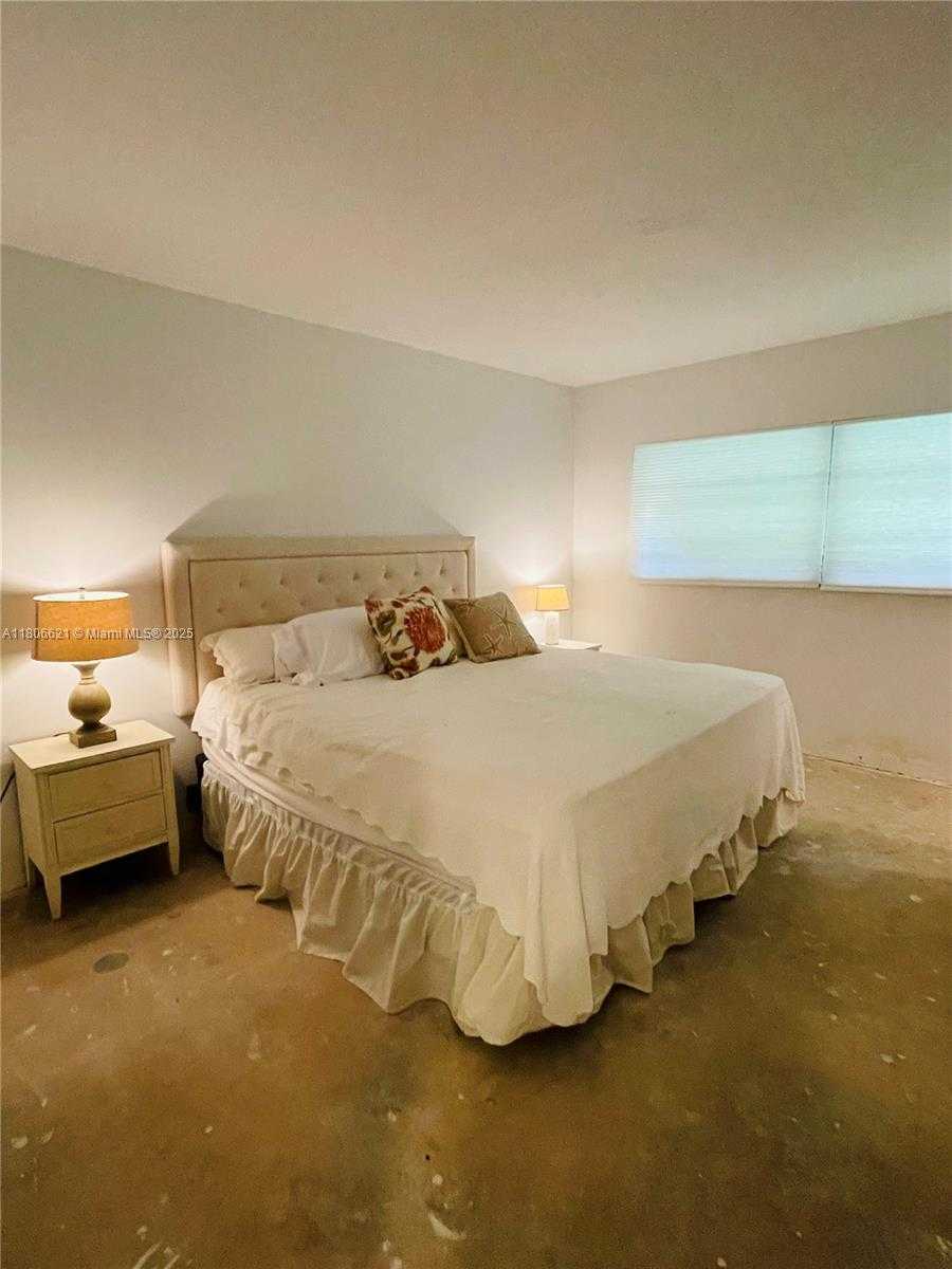 Small Image of 1000 HILLCREST CT #111, Hollywood Number 13