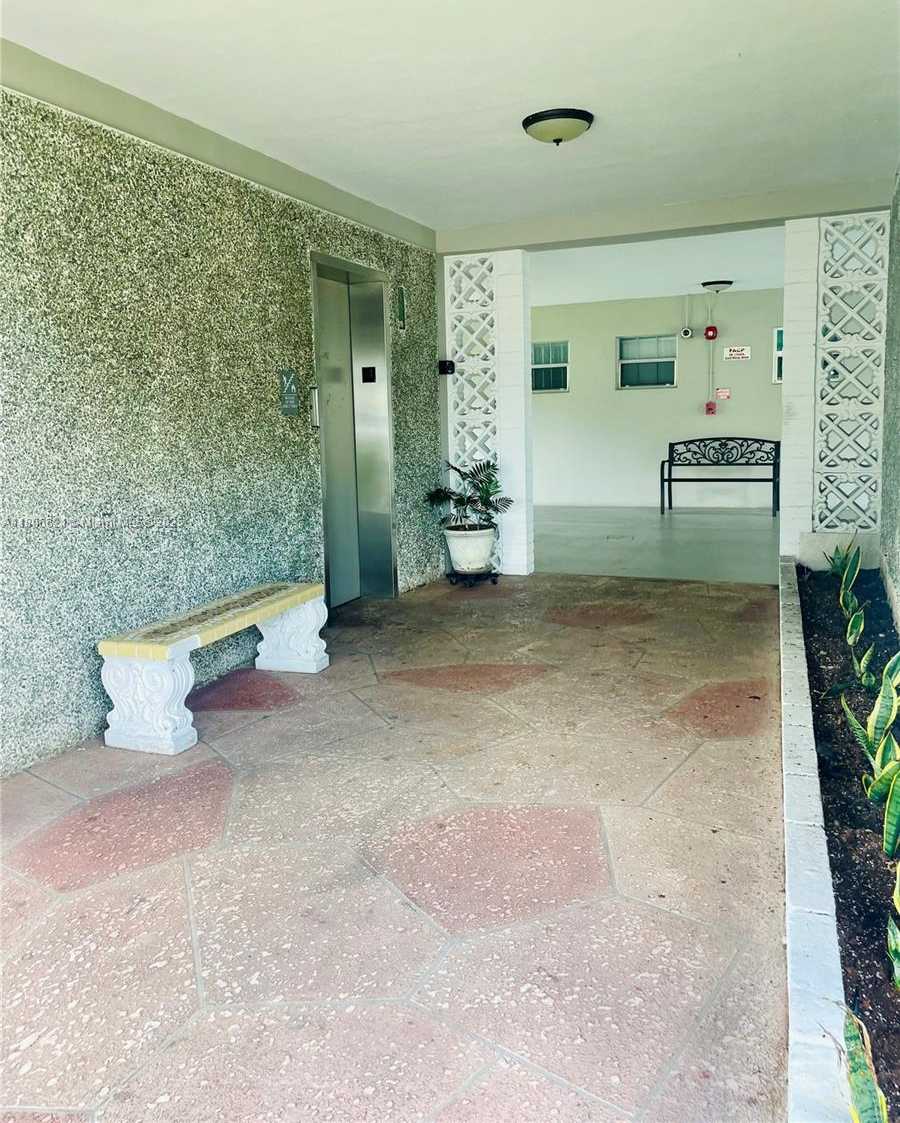 Small Image of 1000 HILLCREST CT #111, Hollywood Number 16