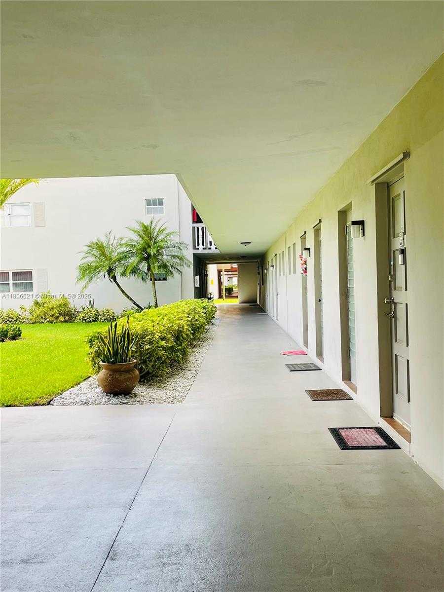 Small Image of 1000 HILLCREST CT #111, Hollywood Number 17