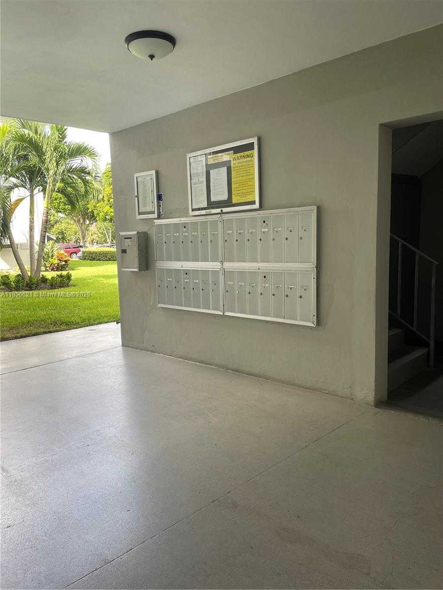 Small Image of 1000 HILLCREST CT #111, Hollywood Number 18
