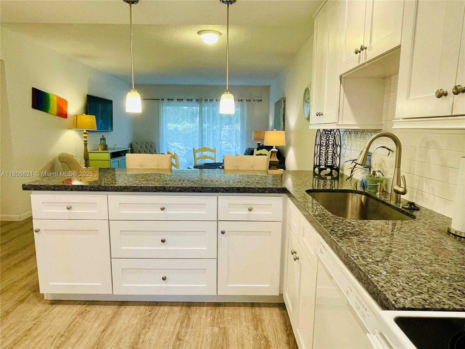 Small Image of 1000 HILLCREST CT #111, Hollywood Number 2