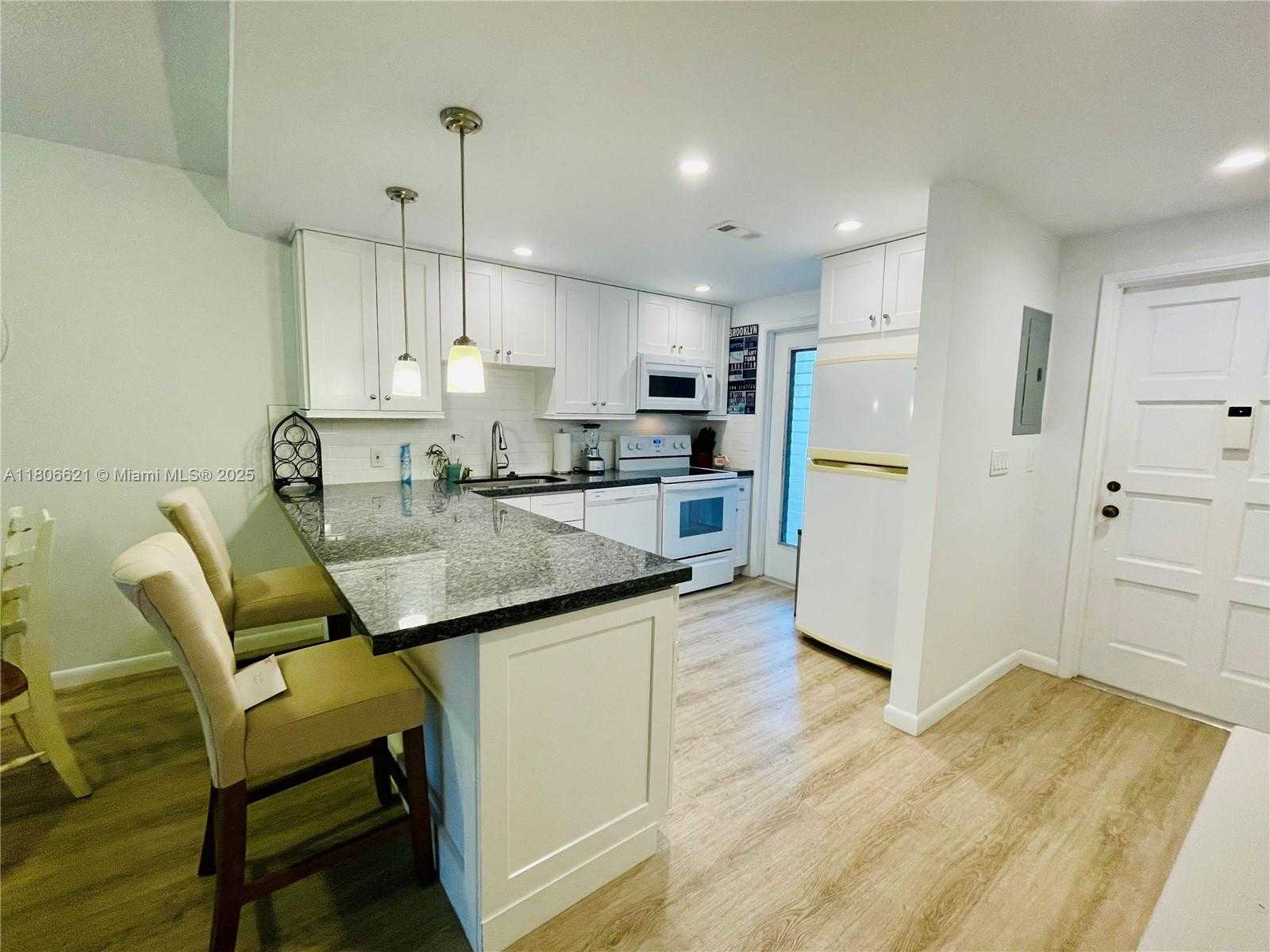Small Image of 1000 HILLCREST CT #111, Hollywood Number 3