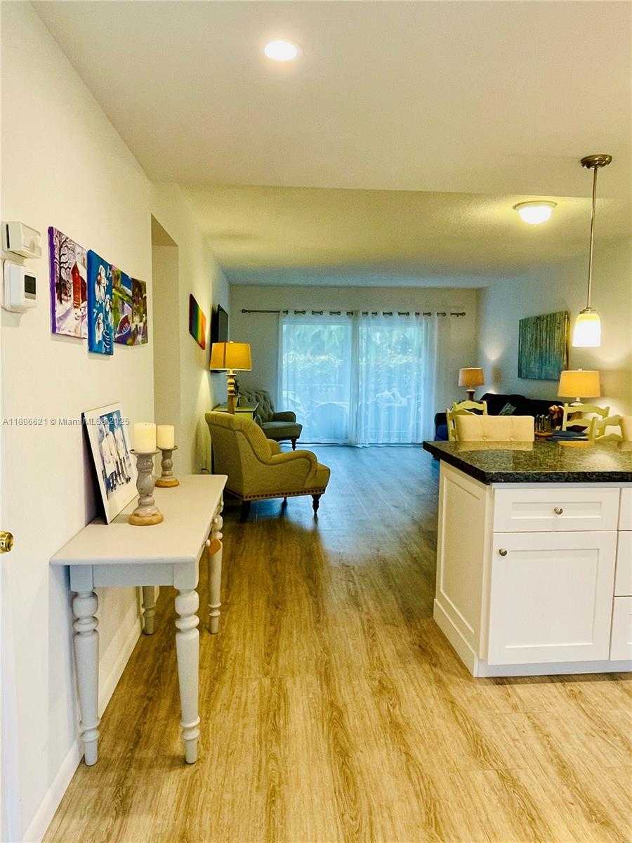 Small Image of 1000 HILLCREST CT #111, Hollywood Number 4