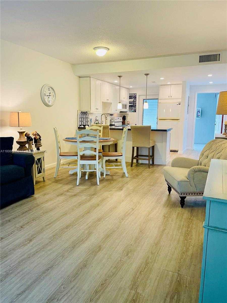Small Image of 1000 HILLCREST CT #111, Hollywood Number 5