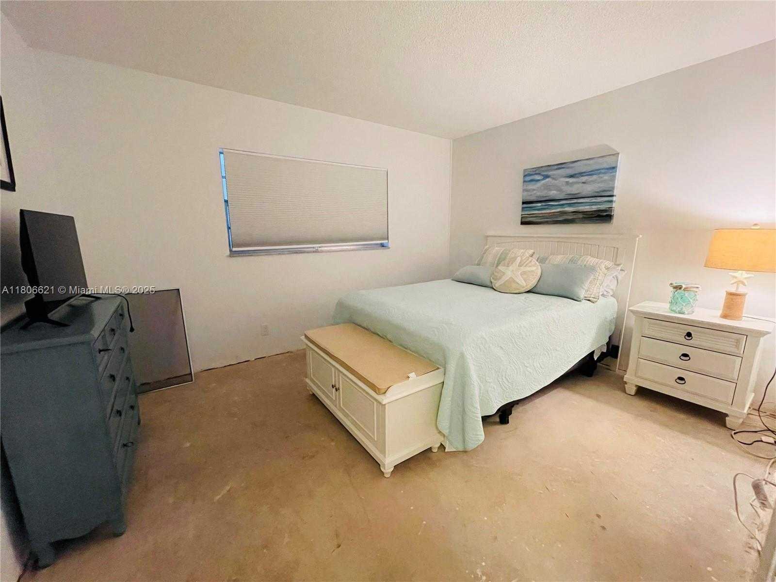 Small Image of 1000 HILLCREST CT #111, Hollywood Number 9