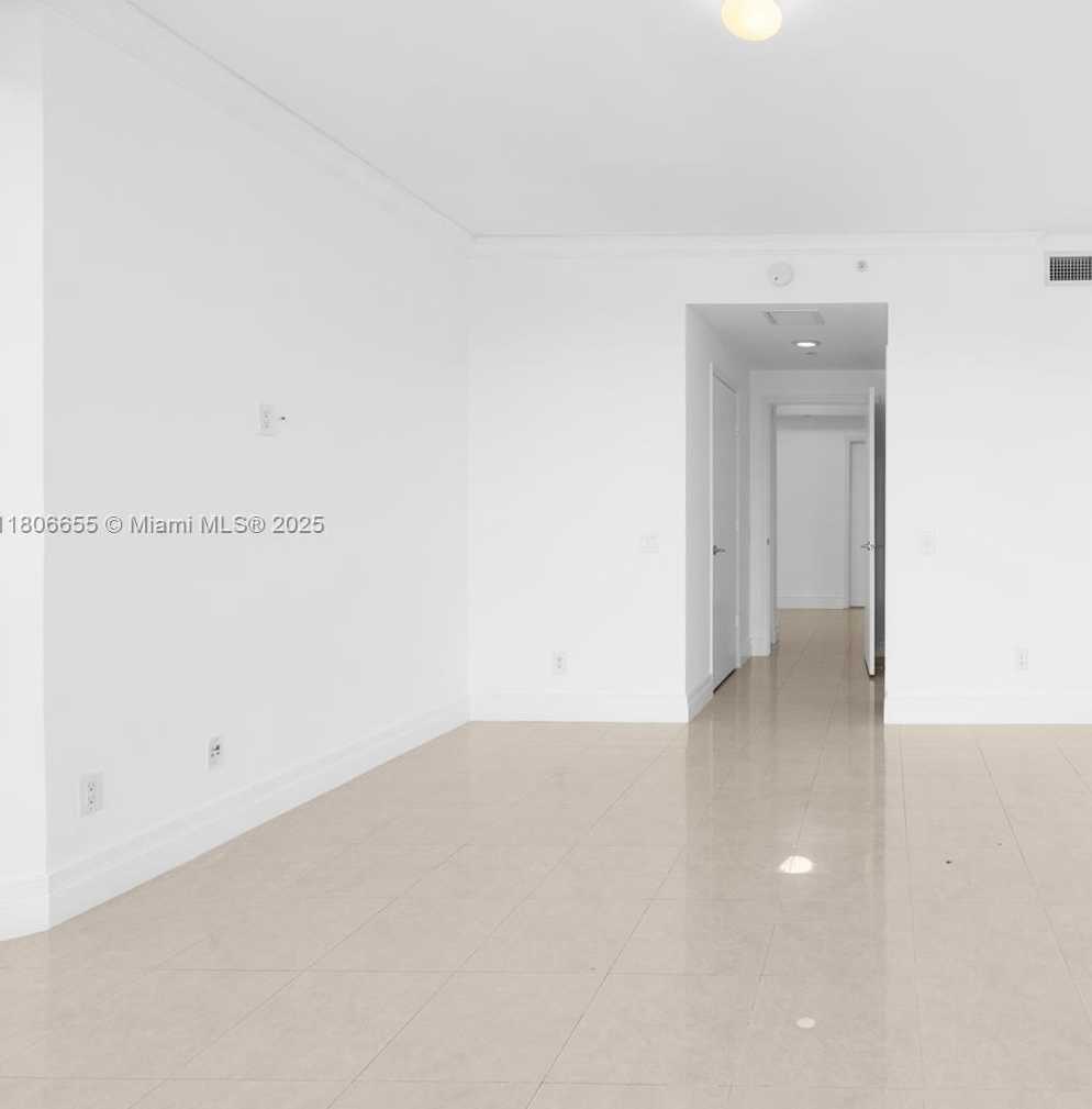 Small Image of 21200 POINT PL #1802, Aventura Number 13