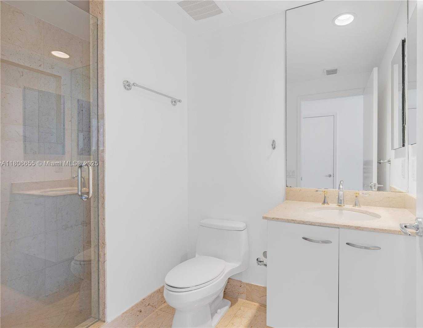 Small Image of 21200 POINT PL #1802, Aventura Number 14