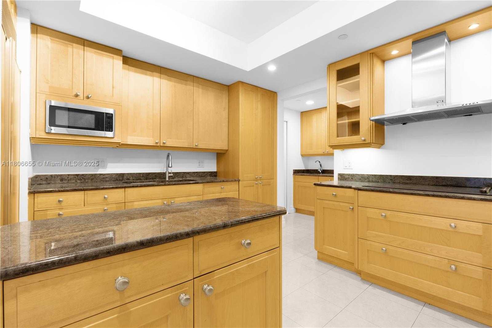Small Image of 21200 POINT PL #1802, Aventura Number 19