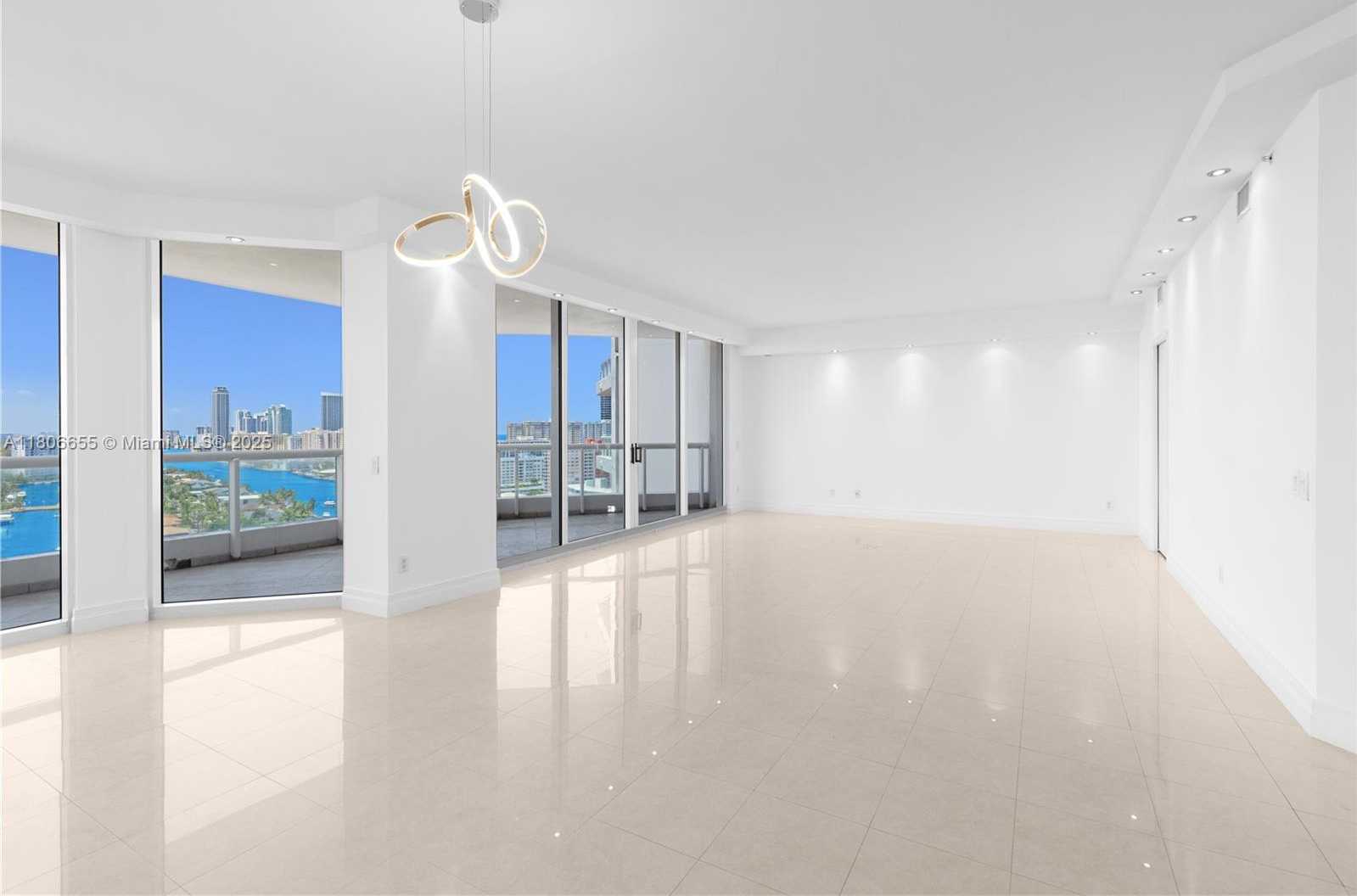 Small Image of 21200 POINT PL #1802, Aventura Number 2