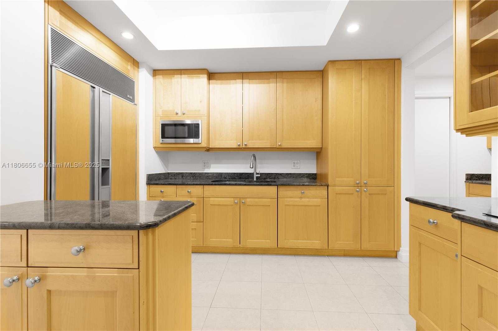 Small Image of 21200 POINT PL #1802, Aventura Number 20