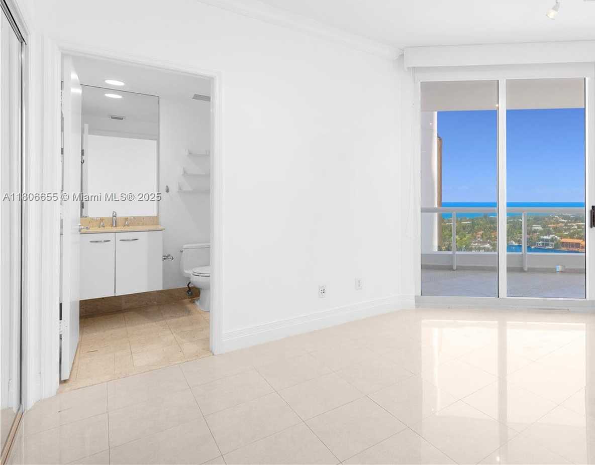 Small Image of 21200 POINT PL #1802, Aventura Number 26