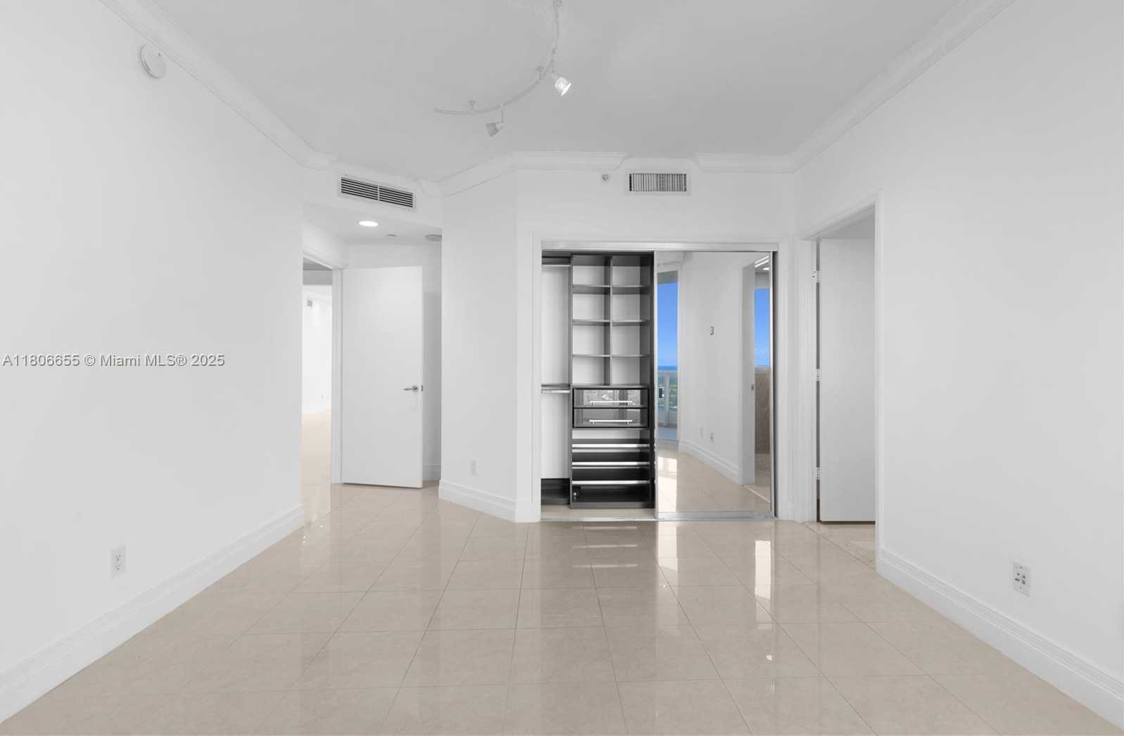 Small Image of 21200 POINT PL #1802, Aventura Number 28